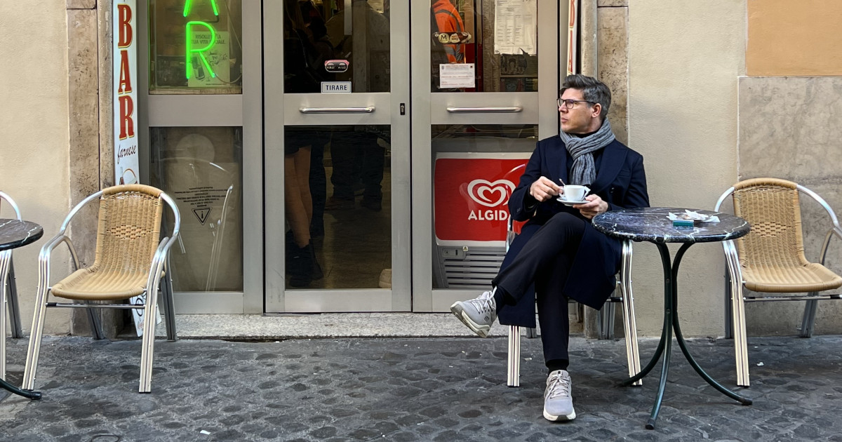 Egy kávé a Bar Farnese előtt Egy kávé a Bar Farnese előtt